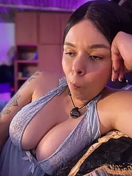 carolina16love live cam on StripChat