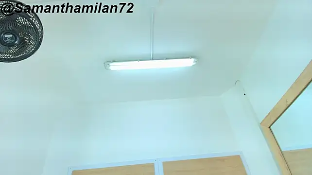 SamanthaMilann live cam on StripChat