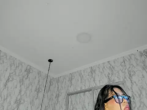 mary_restless1 live cam on StripChat