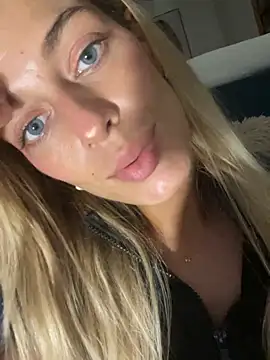 Bellalolahot webcam