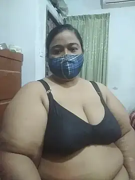 momo_loves webcam stripchat model stream image