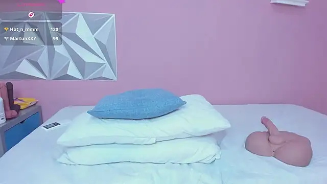 mia_gold_