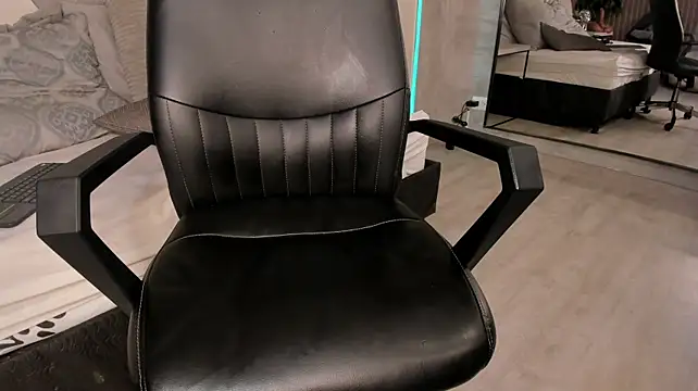 IsisJames_ live cam preview