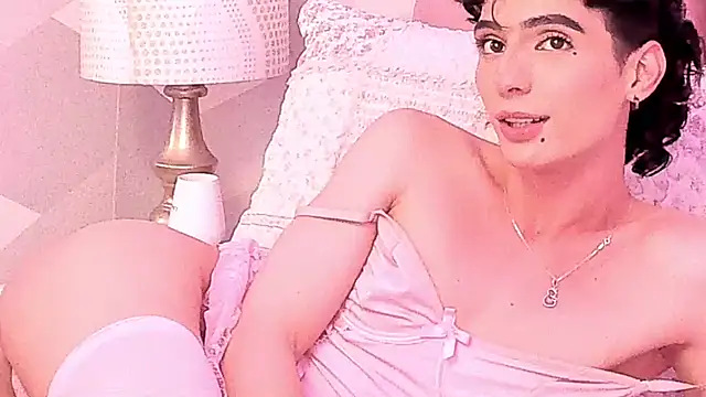 KylieMonnett live cam on StripChat