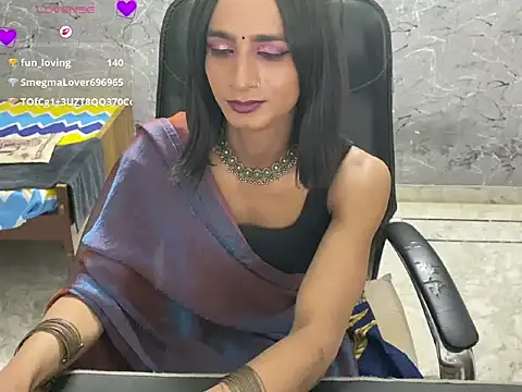 LuvLayla live cam on StripChat