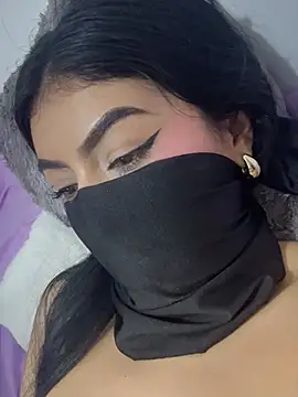 zharaaa18 live cam on StripChat