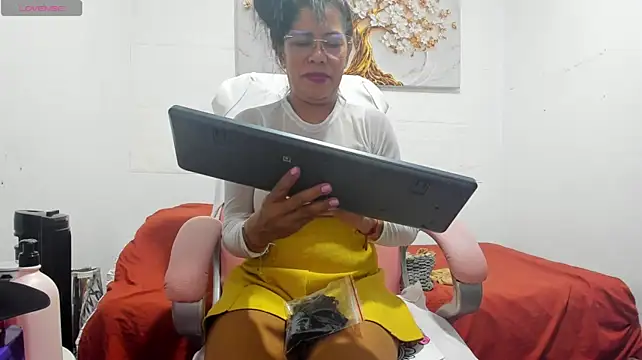 Miss_diosadenylon live cam on StripChat