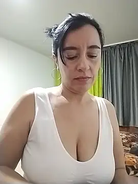 hailey85 live cam on StripChat