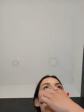 Danni_shy