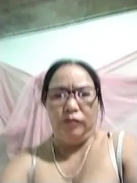 NAAYA8190 live cam on StripChat