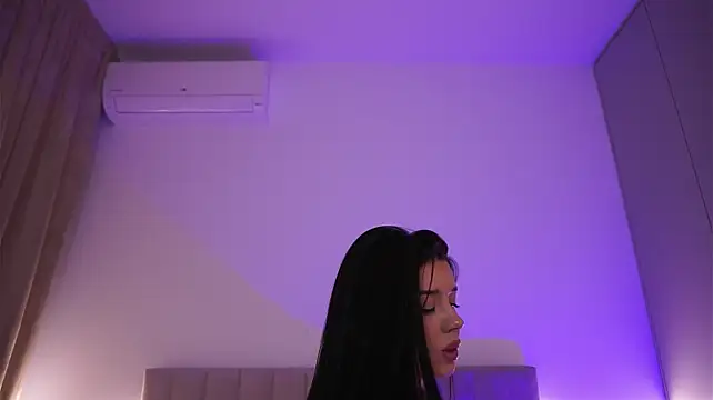 LaraAnnee live cam on StripChat