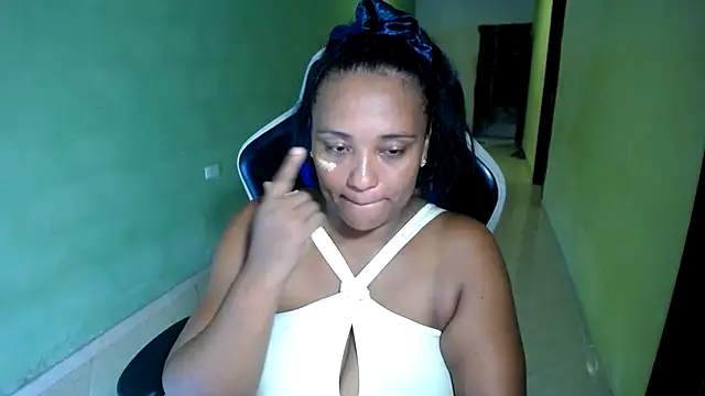 marysol83 live cam on StripChat