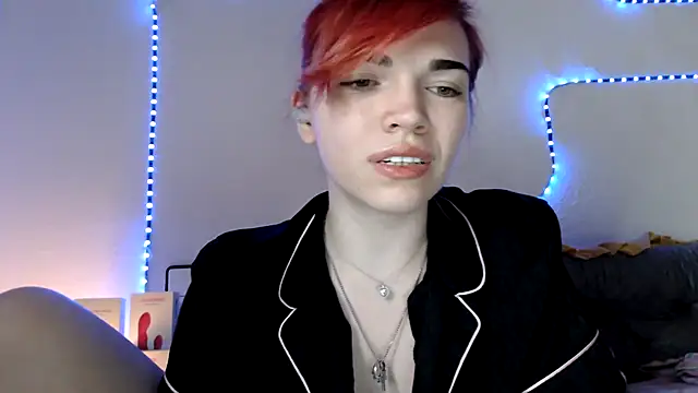 olivka-flower live cam on StripChat