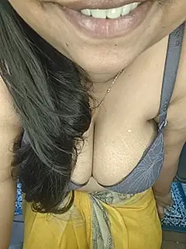 Curvy_Pooja