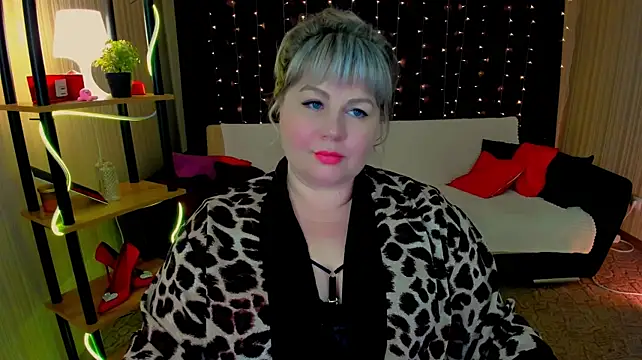CrystaalStaar live cam on StripChat