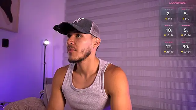 MarkSantozz live cam on StripChat