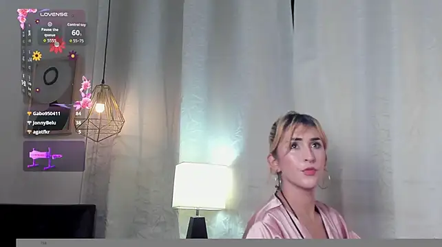 isa_fox_23 live cam on StripChat