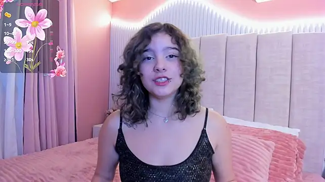 naira_velvett live cam on StripChat