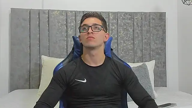 Calvin_Hunter live cam on StripChat