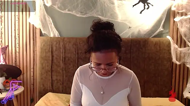 Mia__Bloom__