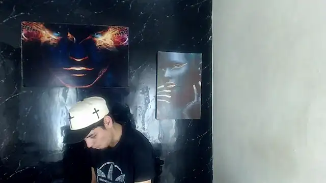 LuxeCouple live cam preview