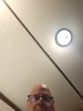 ArmoredLip13 live cam preview