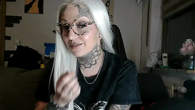 RoxxyInk live cam on StripChat