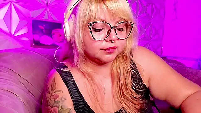 Satyn_doll
