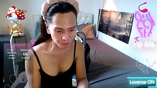 NinaDOM4CUM webcam
