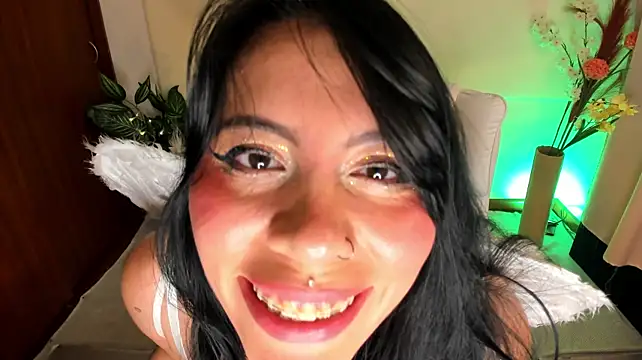 Silvanna-Moree live cam on StripChat
