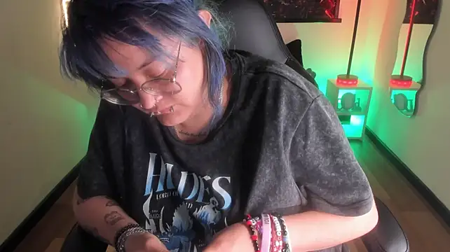lucky-leah live cam on StripChat