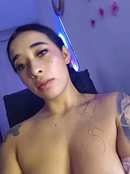 Valenn_fernandez live cam on StripChat