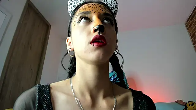 CandyyyPinkyyy live cam on StripChat