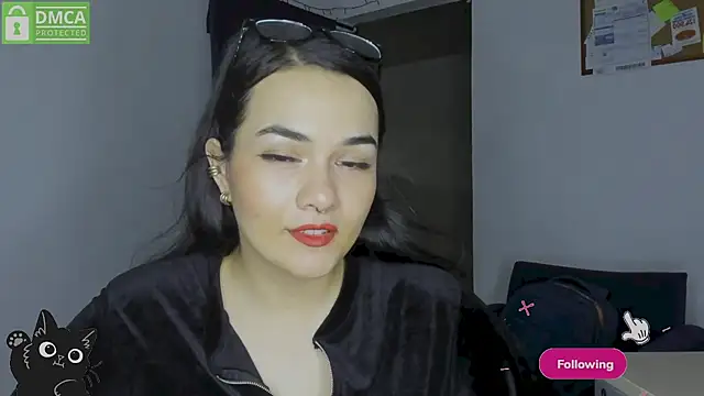 Babe-sofi small chested live cam