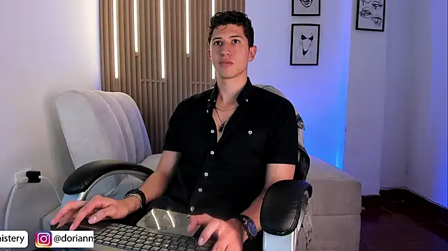 Dorianmistery2322_ live cam on StripChat