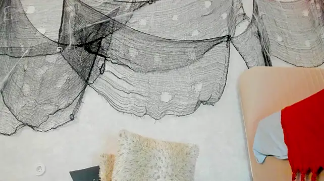 crystalnut live cam on StripChat