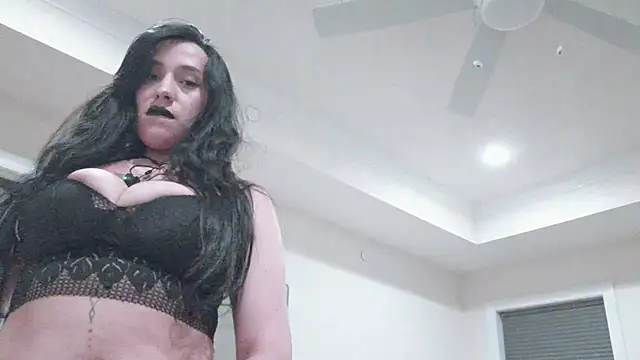 LyannaGardner live cam on StripChat