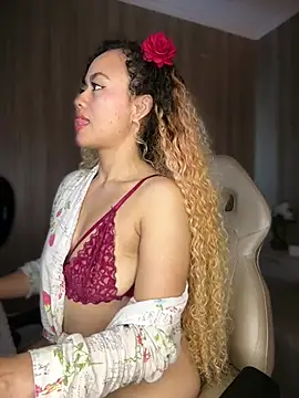 CurlyMamii live cam on StripChat