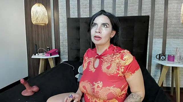 Hannah_Cross