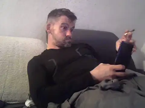 Cambitchboy live cam on StripChat