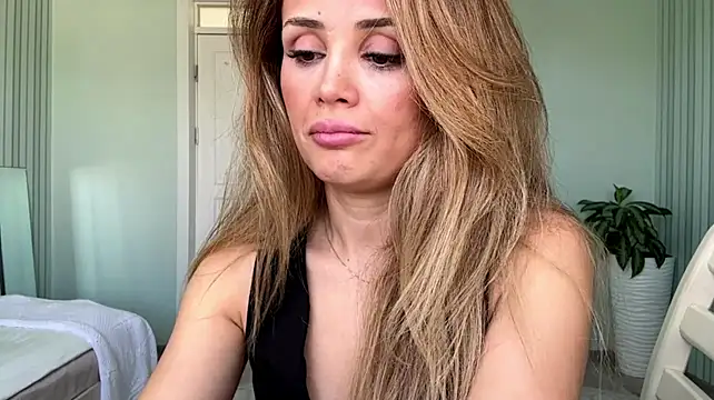 SayraPie live cam on StripChat