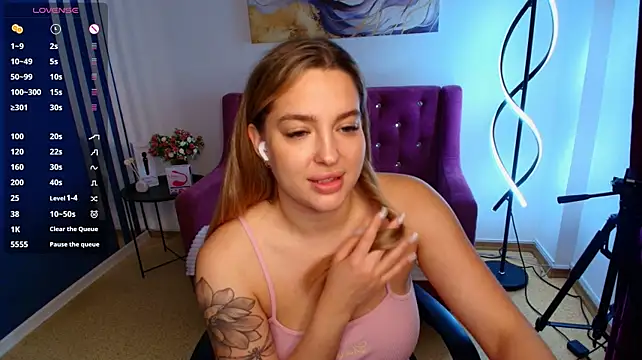 Emma__Ross live cam on StripChat