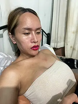 RomanticPearlTS live cam on StripChat