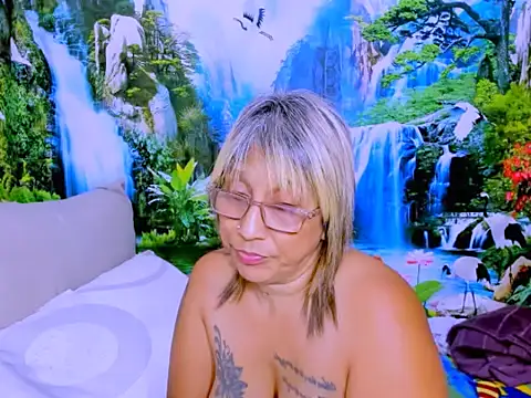 indianroxy live cam on StripChat