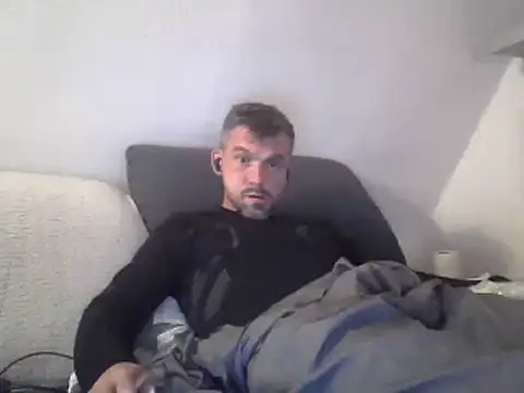 Cambitchboy live cam on StripChat