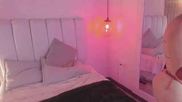 AndreinaLopezz live cam on StripChat