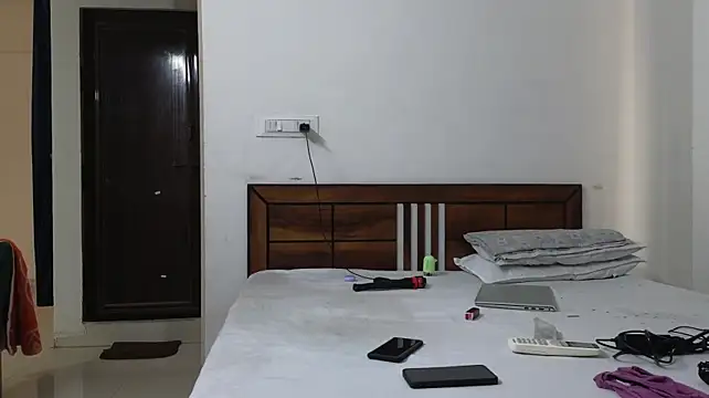 DIRTYSECRET_QUEEN_07
