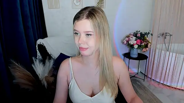FollowLovee live cam on StripChat