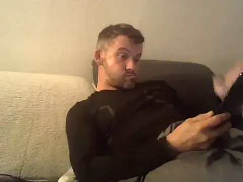 Cambitchboy live cam on StripChat