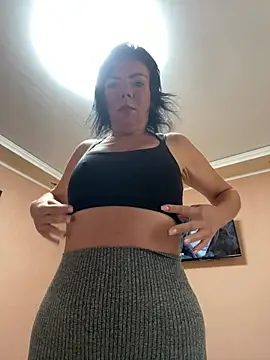 Masher brunette tease webcam show